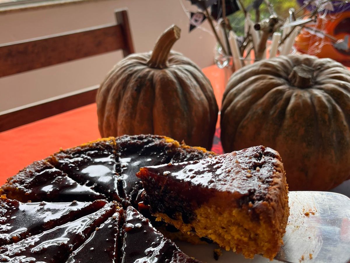 ✨ Bolo de Abóbora Cabotiá — Doçura de Halloween